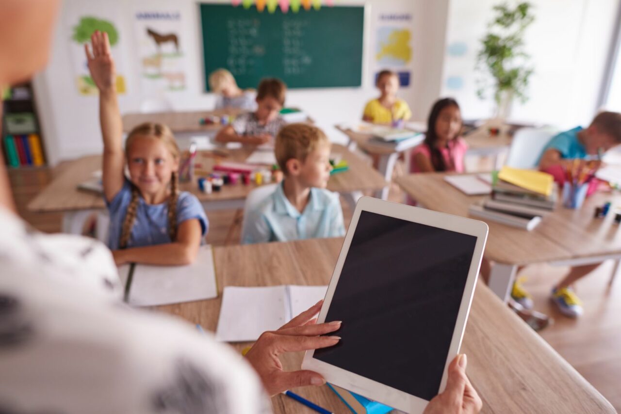 ATELIERE tech pentru viitorul copiilor. De ce educația DIGITALĂ ar trebui să fie o prioritate pentru fiecare părinte