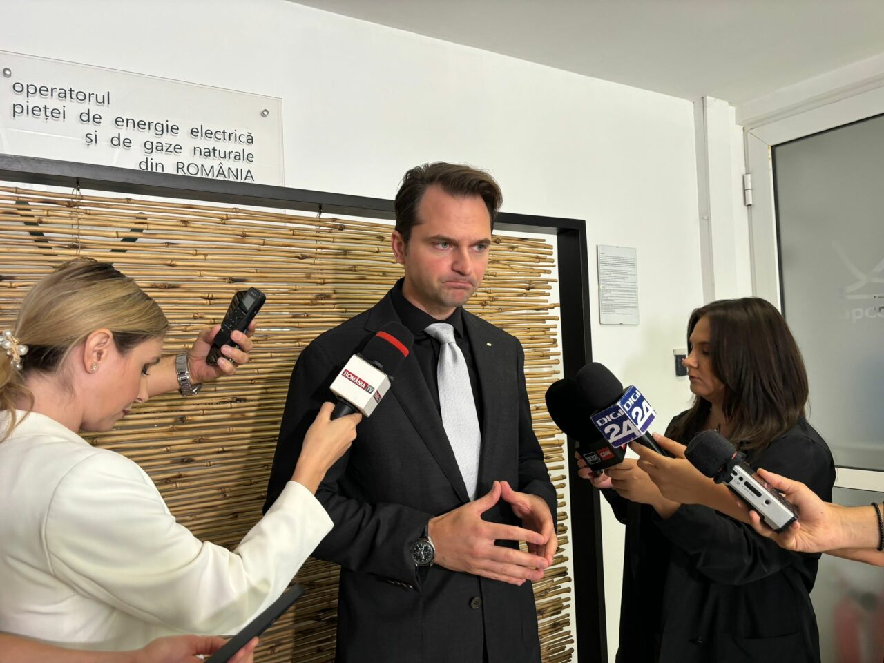Sebastian Burduja, după ce prețul energiei din România a fost triplu față de Vest. „Nu este o piață care să funcționeze”. Soluțiile ministrului