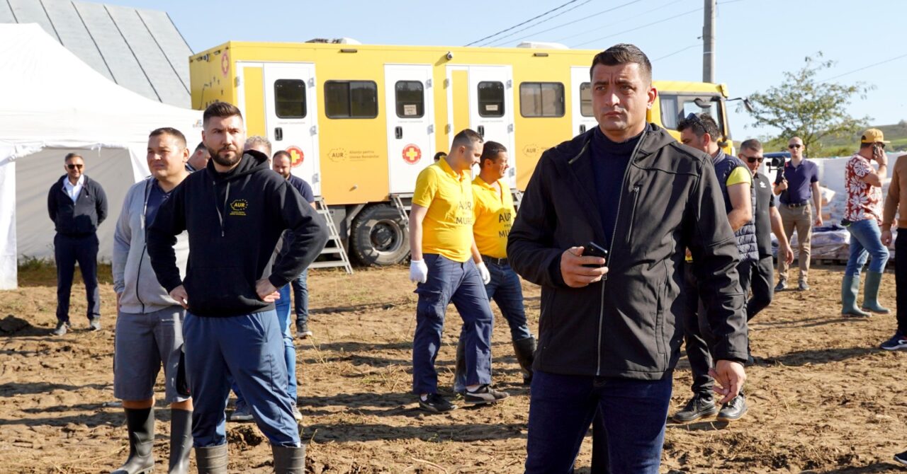 George SIMION construiește case pentru sinistrații de la Pechea / Caravana Medicală AUR, instalată în județul Galați