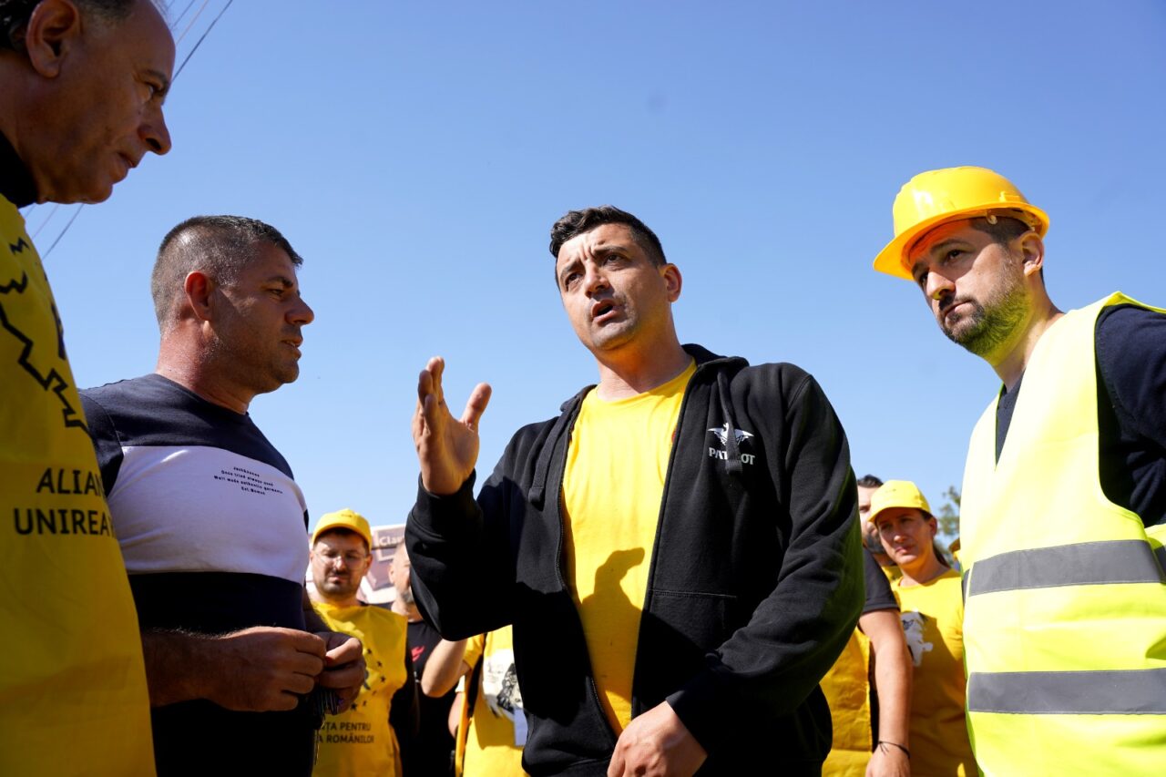 George SIMION reface casele sinistraților de la PECHEA/Liderul AUR a promis că va construi câteva locuințe de la ZERO