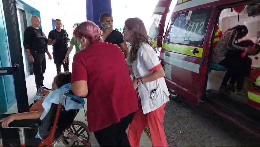 Elevii din Mehedinți „otrăviți” cu MASĂ CALDĂ sunt internați, dar în afara oricărui pericol. Întreaga suflare medicală a fost mobilizată