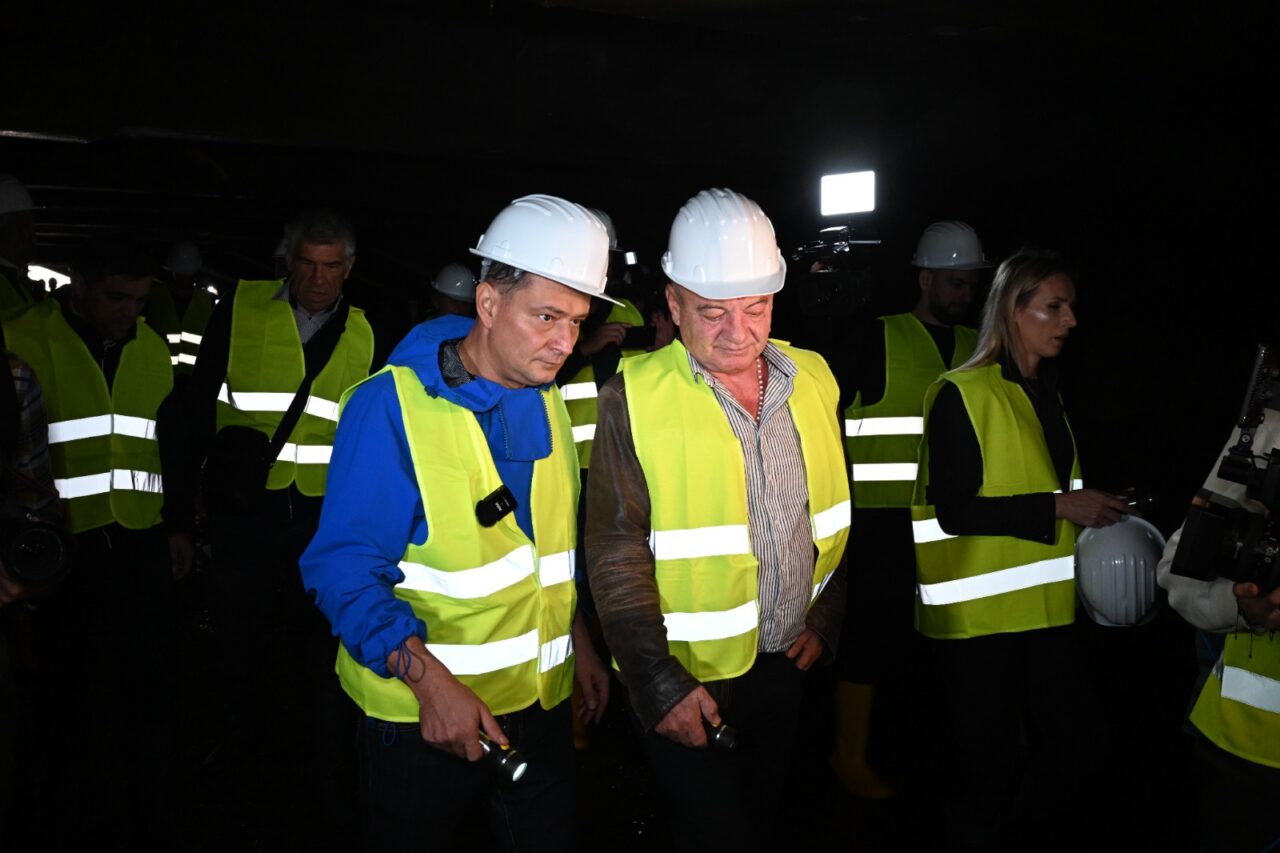 Incredibil. Poliția locală Sector 4 s-a ÎNCĂIERAT cu Politia Locala a Municipiului Bucuresti în Piața Unirii. Poliția Națională a trebuit să intervină