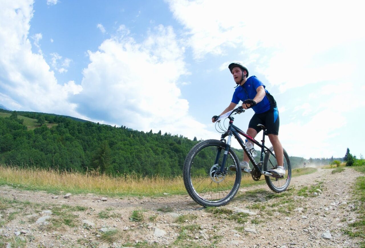 Ocolul EUROPEI în 17 ZILE/ Un biciclist din ARGEȘ va parcurge 2462 km ca să strângă bani pentru EDUCAȚIE