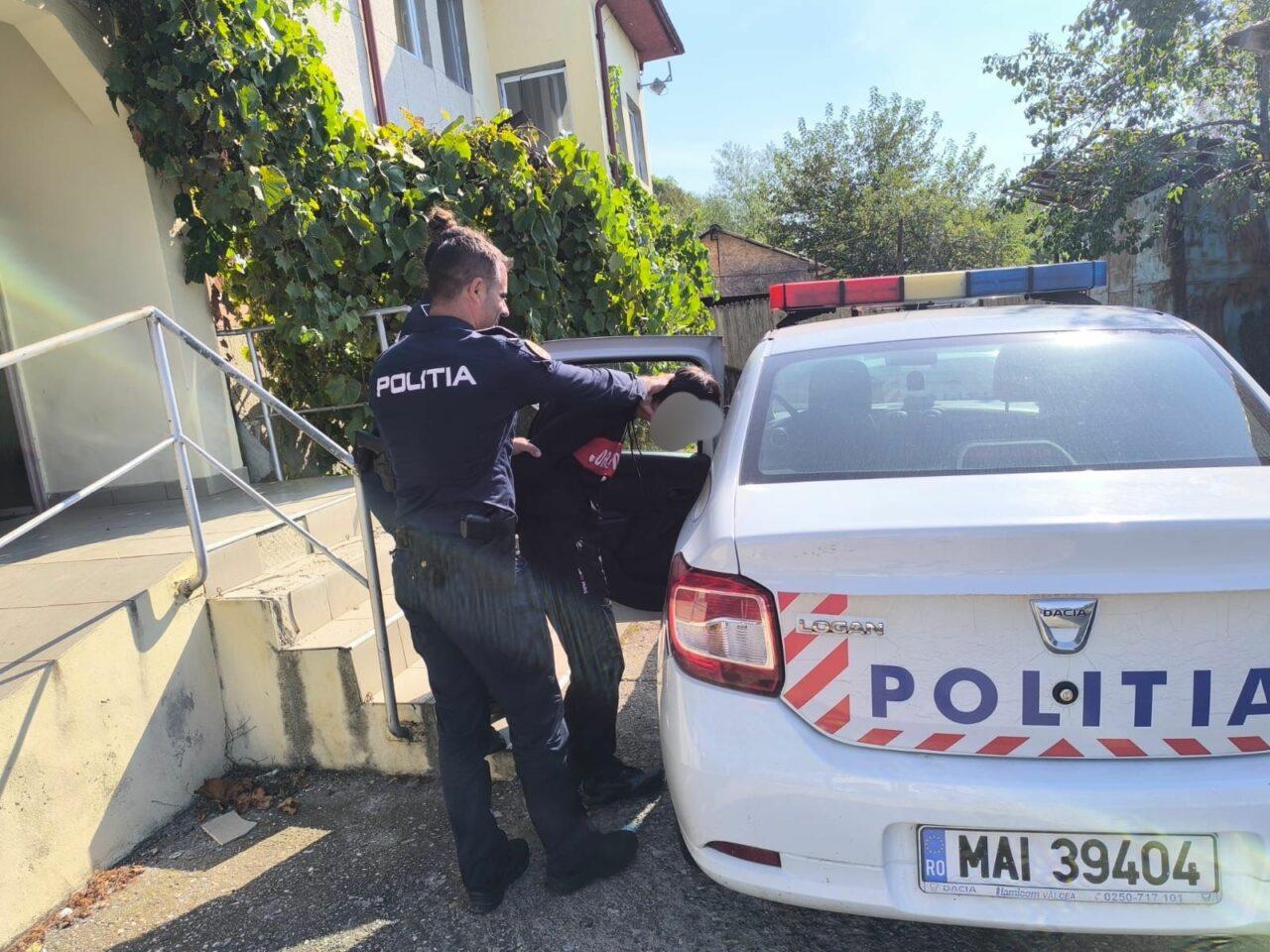Un tânăr de 18 ani aflat în arest la domiciliu a „EVADAT” / Unde a fost găsit de oamenii legii