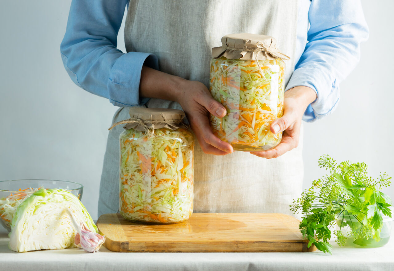 Varză tocată la borcan. Cei 7 pași de aur pe care să îi urmezi pentru ca preparatul să iasă perfect