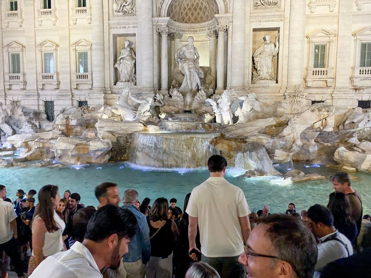 Proiect: Turiștii vor plăti TAXĂ de vizitare la Fontana di Trevi din Roma