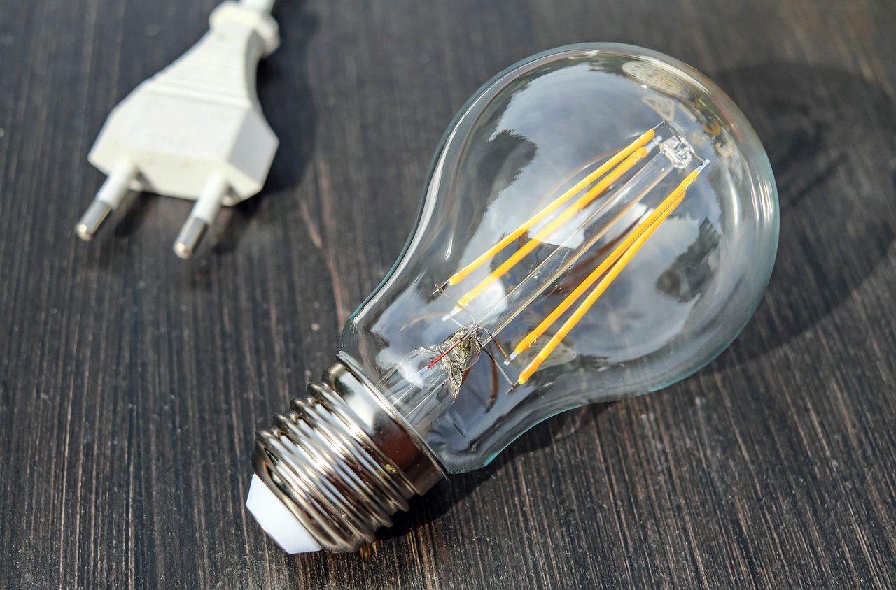 ANRE, campanie de informare a consumatorilor cu privire la încheierea perioadei de PLAFONARE a preţurilor la energie de la 31 martie 2025