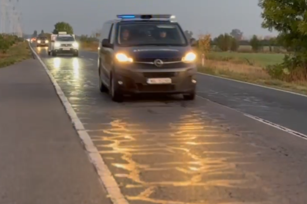 Desfășurare de forțe în Dâmbovița. Mascații au intervenit la suspecți de FURT de energie electrică și arderea ilegală a deșeurilor