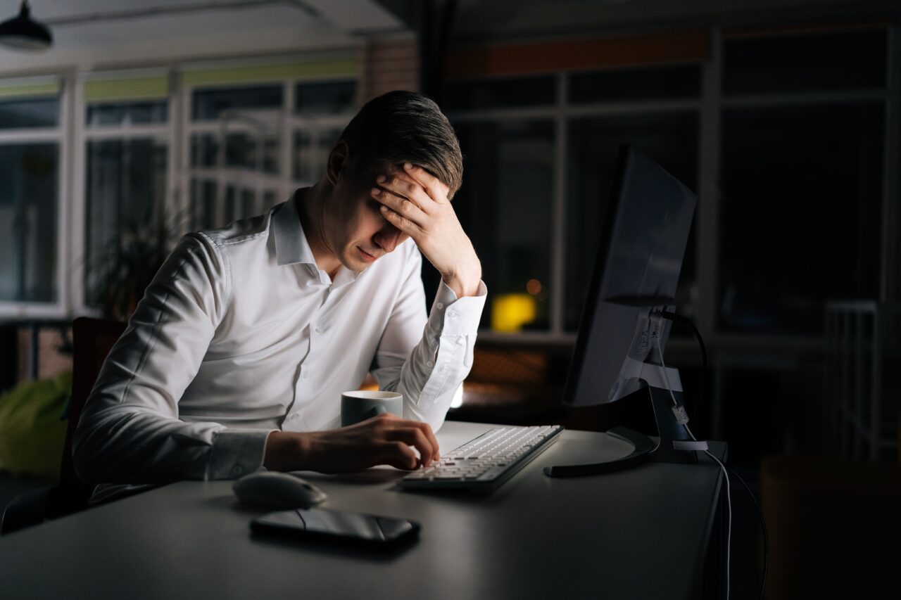 STUDIU. Epuizarea prin muncă poate duce la incapacitatea de a controla emoțiile