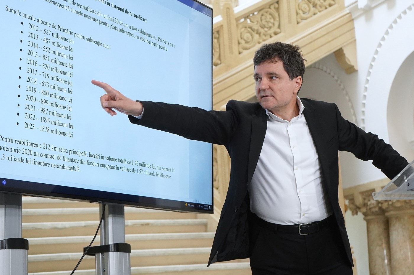 Nicușor Dan: Gardurile de la Unirea trebuie îndepărtate pentru legalitate