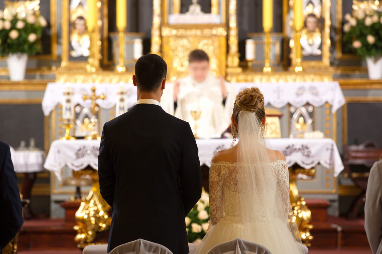 ÎPS Teodosie, despre nunți: „Cei care fac sâmbăta nuntă rămân mereu sub un blestem. Le dau la toţi să îşi facă canon de pocainţă”