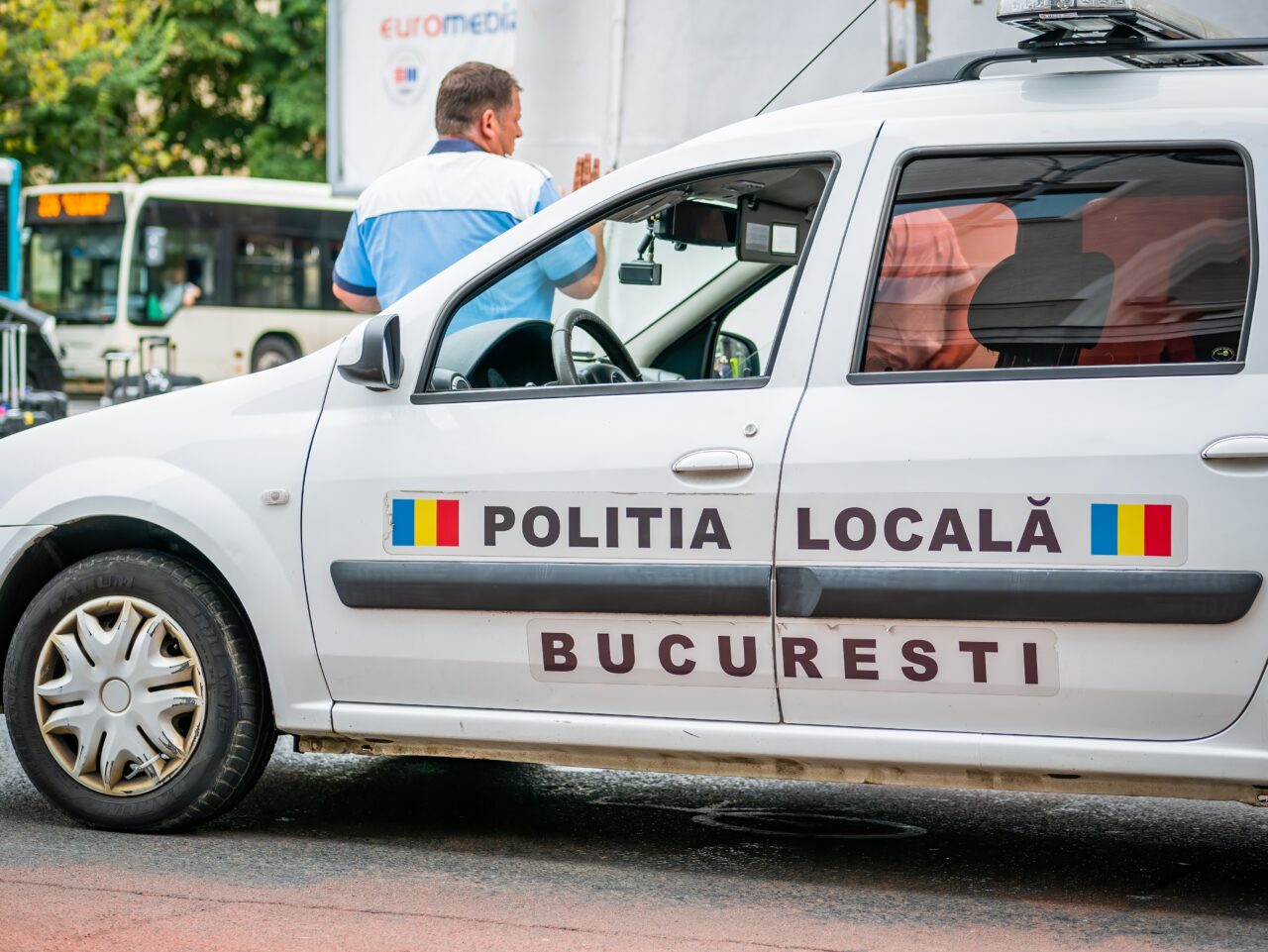 Un polițist local poate câștiga mai bine decât un medic sau un profesor cu vechime. Ce STUDII trebuie să aibă