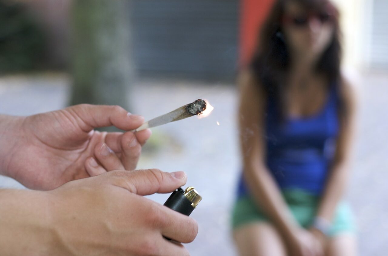Capcana iluziilor din lumea DROGURILOR. Povestea unei tinere care s-a apucat de „cristal” la 13 ani: „Am luat la supărare și mi-a plăcut. Nu-mi pasa”