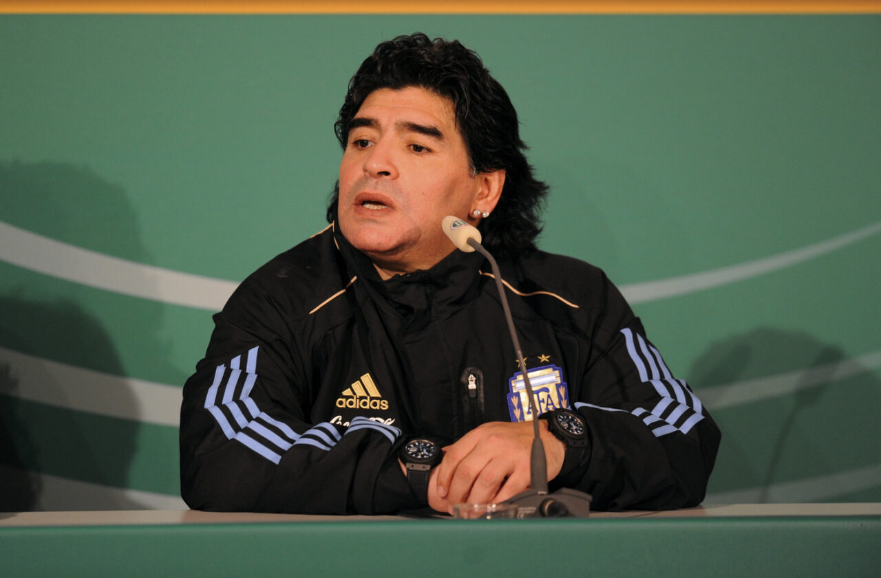Procesul morții lui MARADONA, amânat până în 2025. Opt persoane sunt acuzate de „omucidere prin neglijență”
