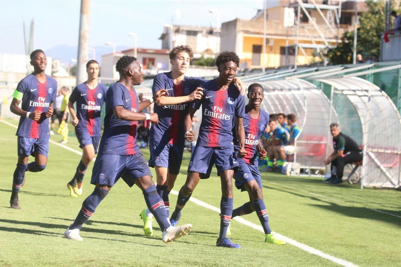 Scandalurile se țin lanț de PSG: după neplata remunerației lui Mbappe, acum un profesor de la centrul de juniori este acuzat de AGRESIUNE sexuală
