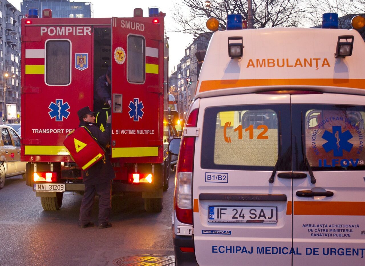 ACCIDENT grav în Târgu Mureş soldat cu 5 victime dintre care două în stare critică după ce două autoturisme s-au ciocnit violent