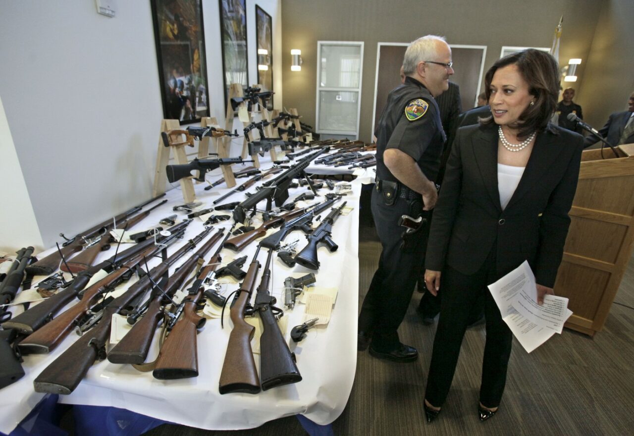 BBC: De ce Harris a ținut să evidențieze că deține arme de foc abia în timpul dezbaterii