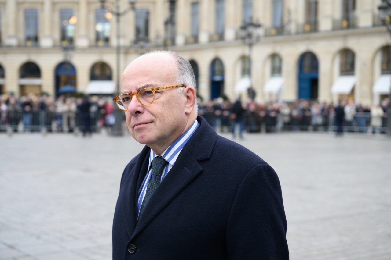 Emmanuel Macron are programată o întrevedere cu Bernard Cazeneuve, posibil candidat la funcția de prim-ministru