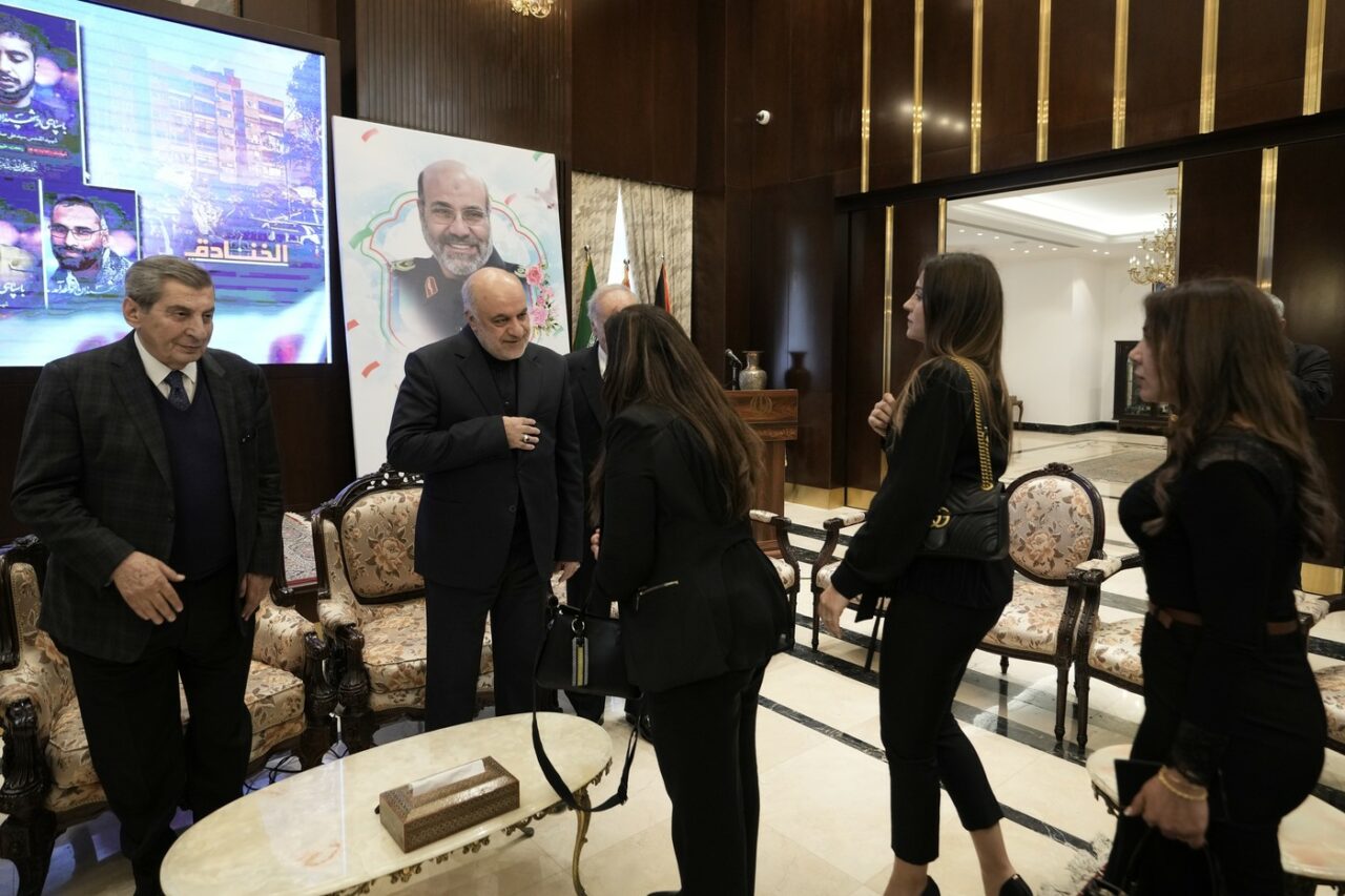 Ambasadorul Iranului, RĂNIT în explozia dispozitivului de comunicații, în Beirut