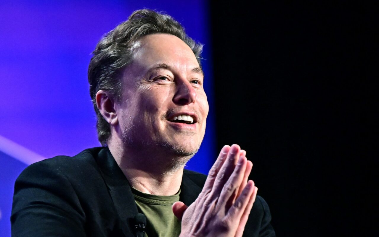 Elon Musk își vede clienții de publicitate fugind de pe platforma X din cauza conținutului extrem