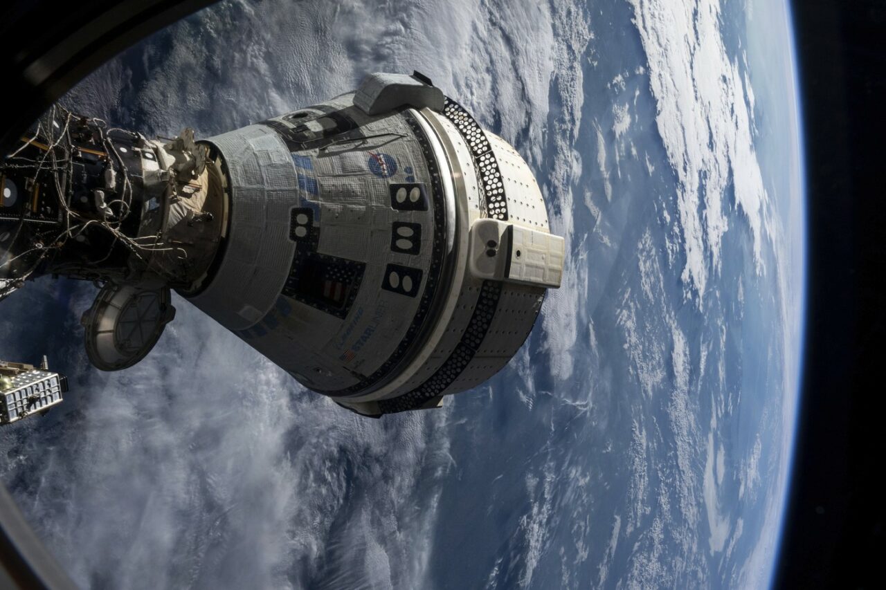 Un ASTRONAUT american a auzit zgomote „ciudate” de la nava spațială Starliner. Acesta e blocat în spațiu până în februarie 2025