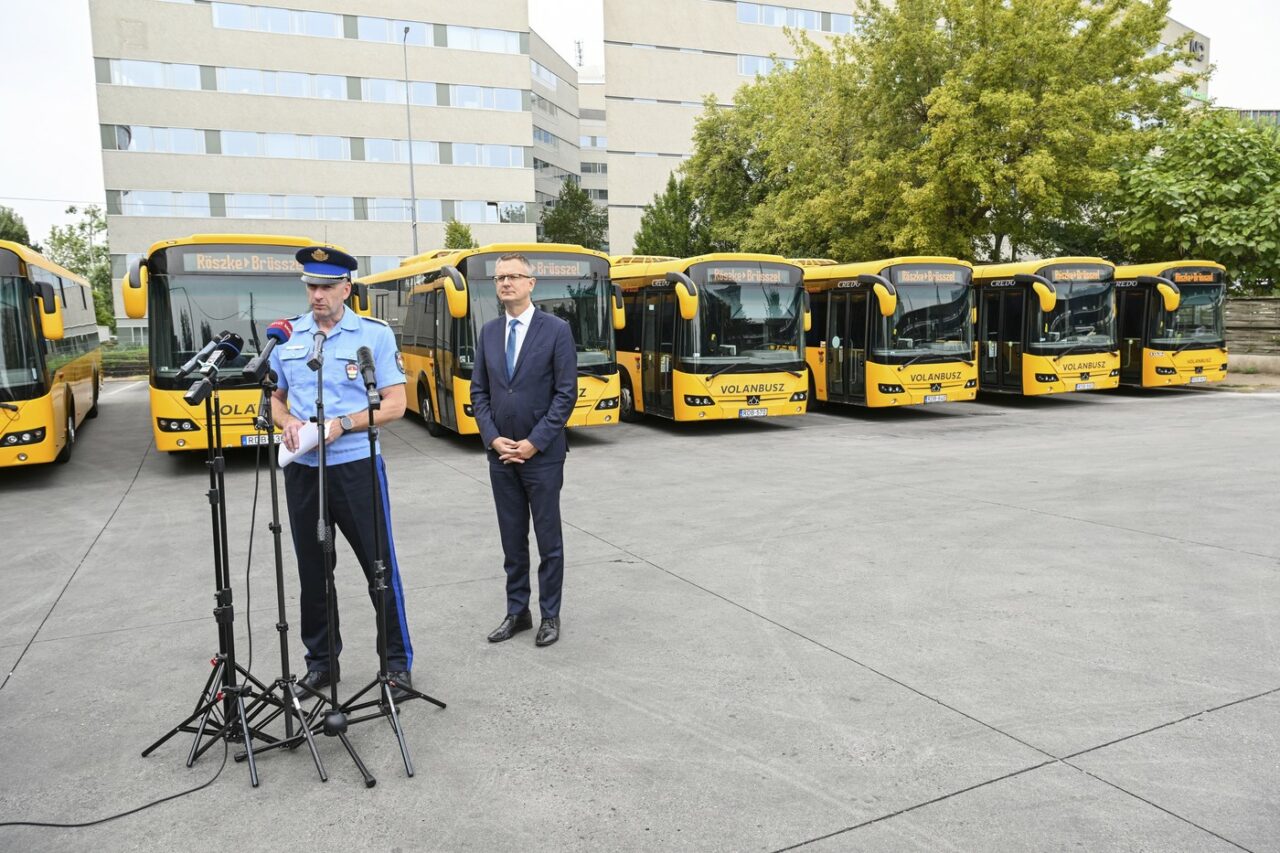 Ungaria AMENINȚĂ că va trimite autocare pline cu migranți la Bruxelles. Reacția Comisiei Europene