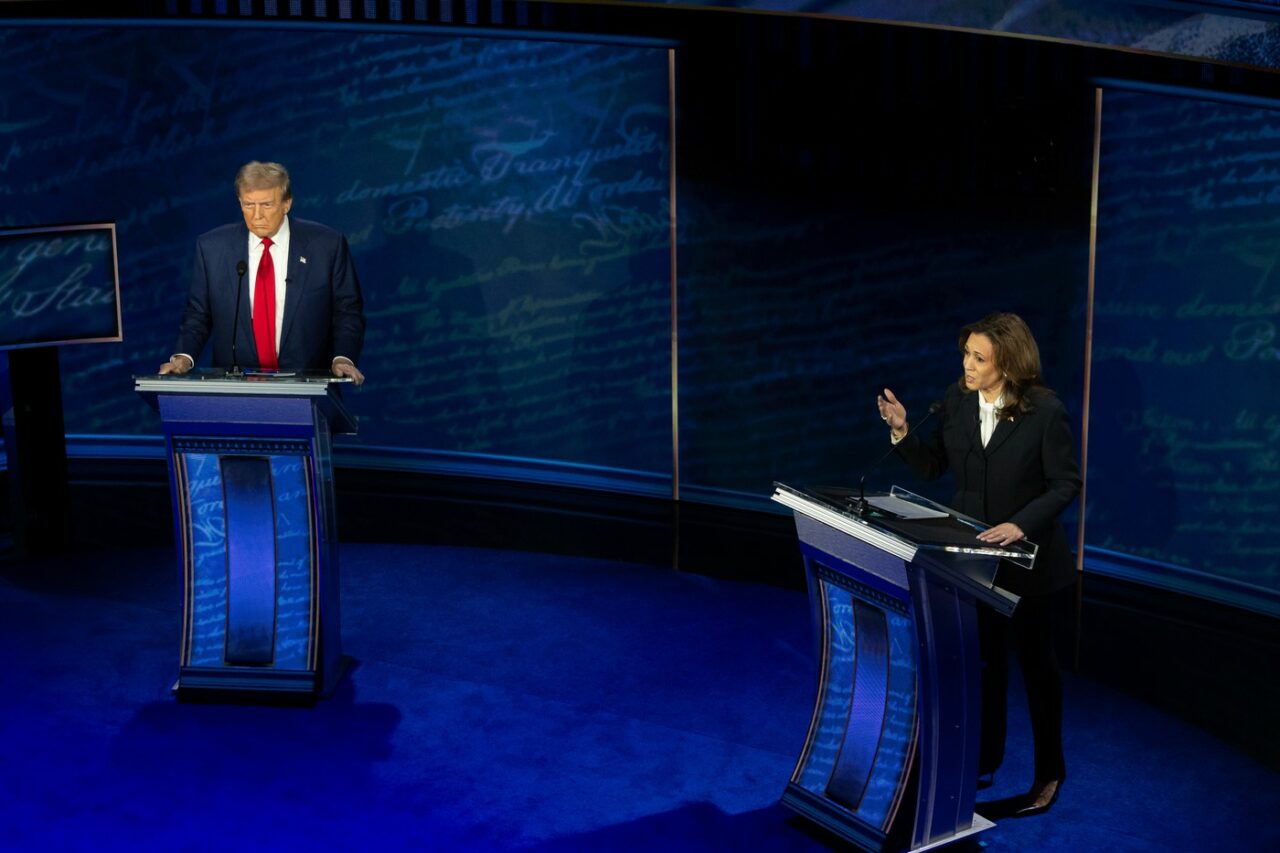 DEZBATERE TRUMP-HARRIS | Donald Trump: Imigranții mănâncă câinii și pisicile oamenilor. America, pe cale să devină un stat eșuat