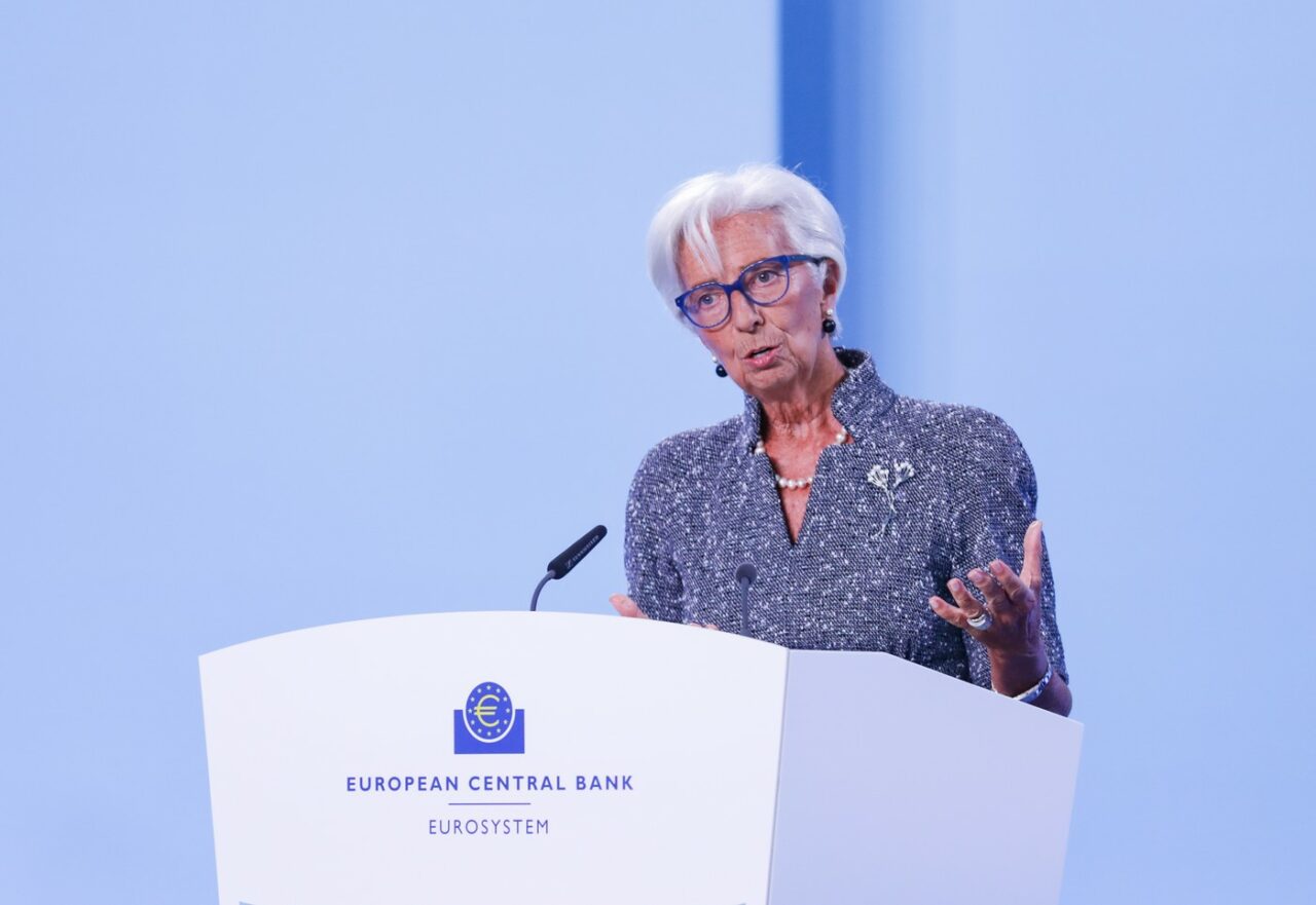 Lagarde: DEFICITUL bugetar trebuie redus în zona euro