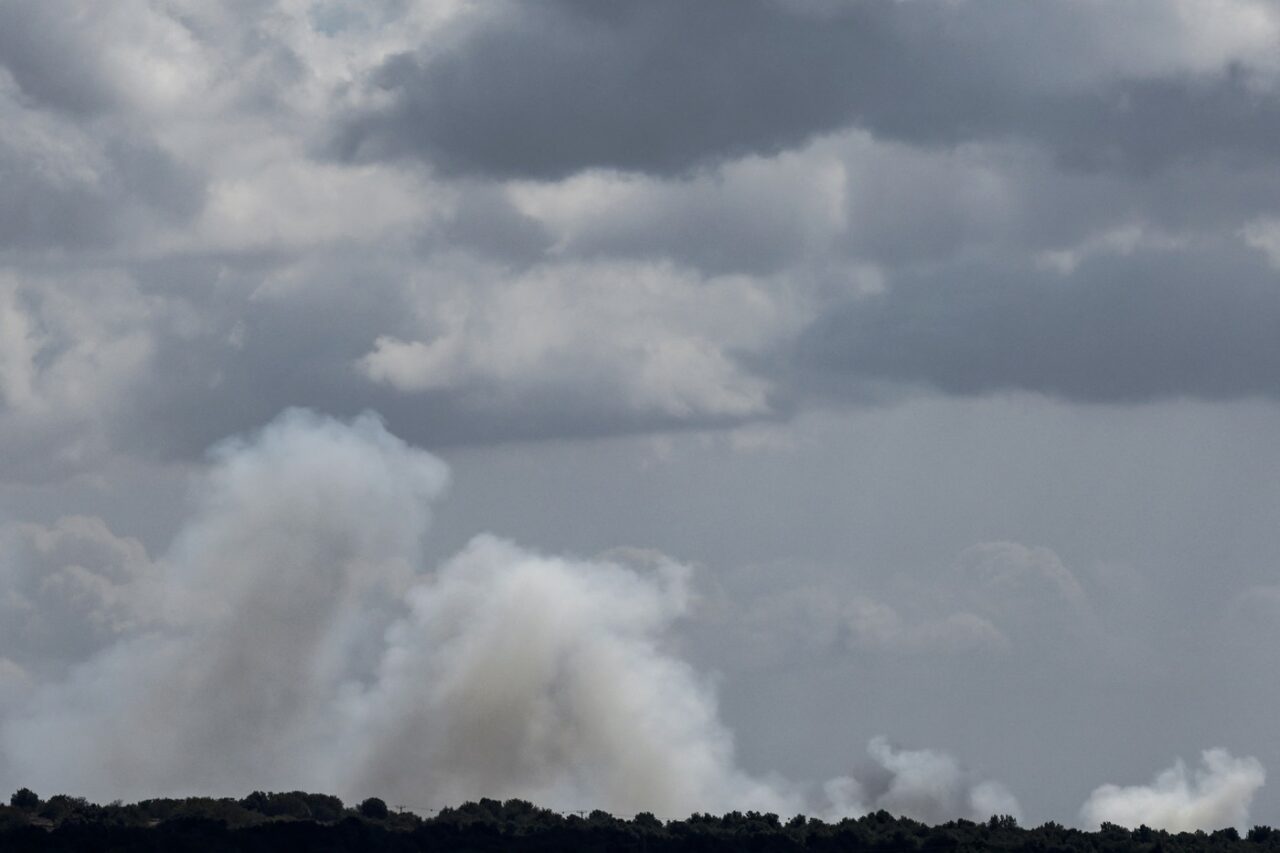 VIDEO | Hezbollah a lansat circa 150 de RACHETE spre Israel /Lider islamist, ucis într-un raid aerian efectuat în Beirut