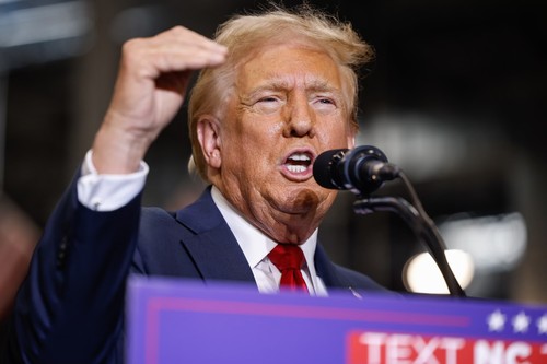 „Faceți-vă bagajele pentru că veți pleca foarte repede”. Donald Trump promite că va deporta un milion de imigranți