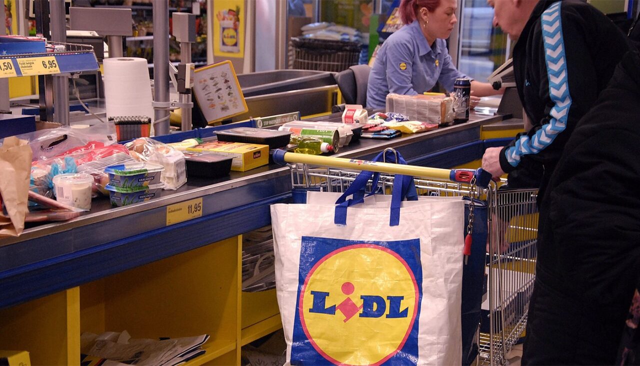 Câți lei primește salariu un casier LIDL din București. Suma este impresionantă!