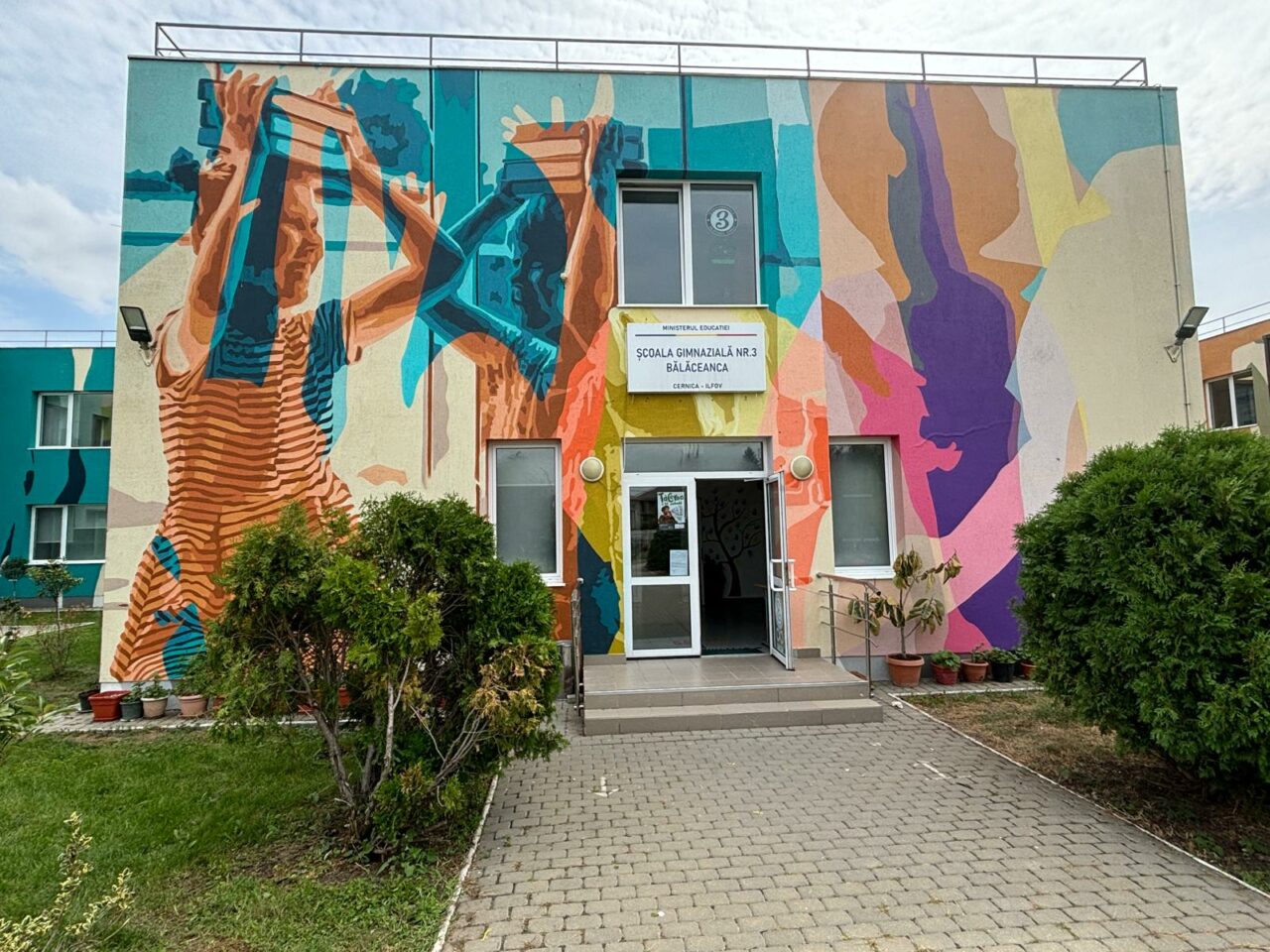 Școala BĂLĂCEANCA, din ILFOV, singura cu învățământ PRACTIC/ Copiii urmează cursuri de țesătorie și croitorie