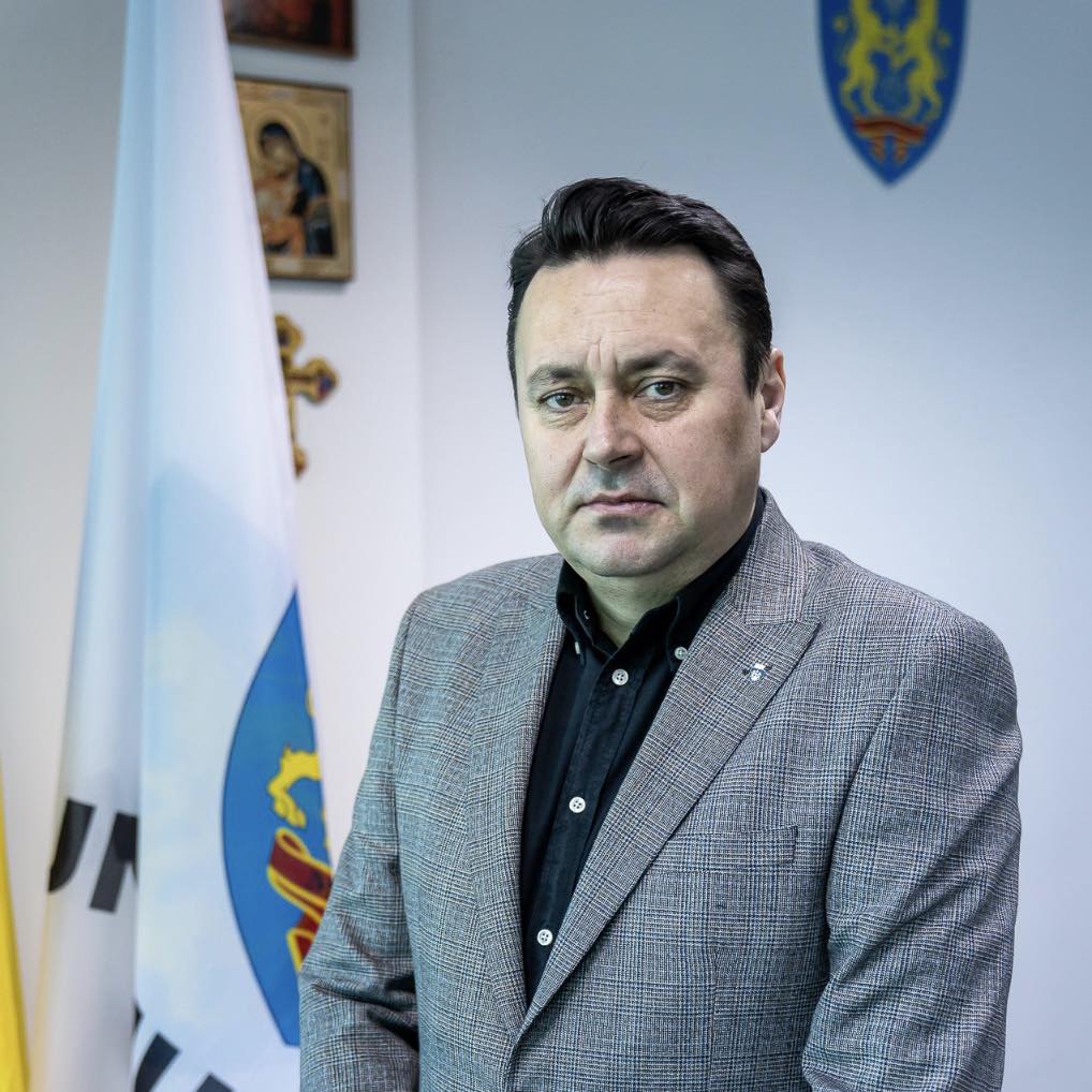 Primarul Ploieștiului, Andrei VOLOSEVICI, reținut de Parchet chiar în ultima zi de mandat. Jurnalistul Cătălin Stavri, vizat în același dosar