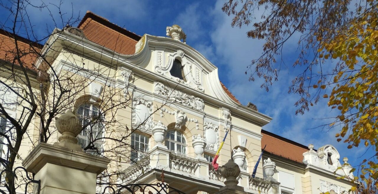 PROFESOR al „Universității Lucian Blaga” din Sibiu, acuzat de hărțuire sexuală și abuz: „I-a întrebat de câte ori au făcut sex”