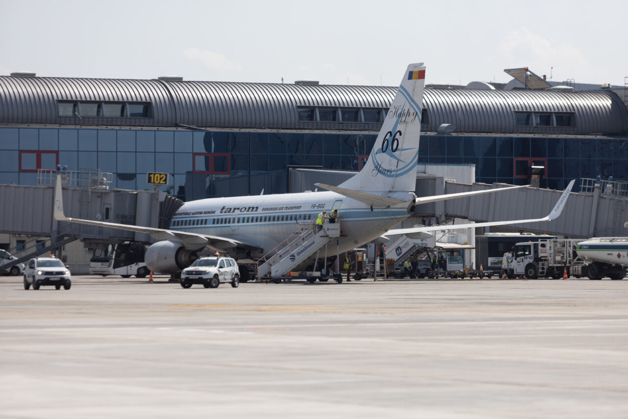 AACR a suspendat autorizarea internă a unui angajat TAROM, după ce și-a înnoit licența tehnică doar parțial. Impactul asupra siguranței zborurilor