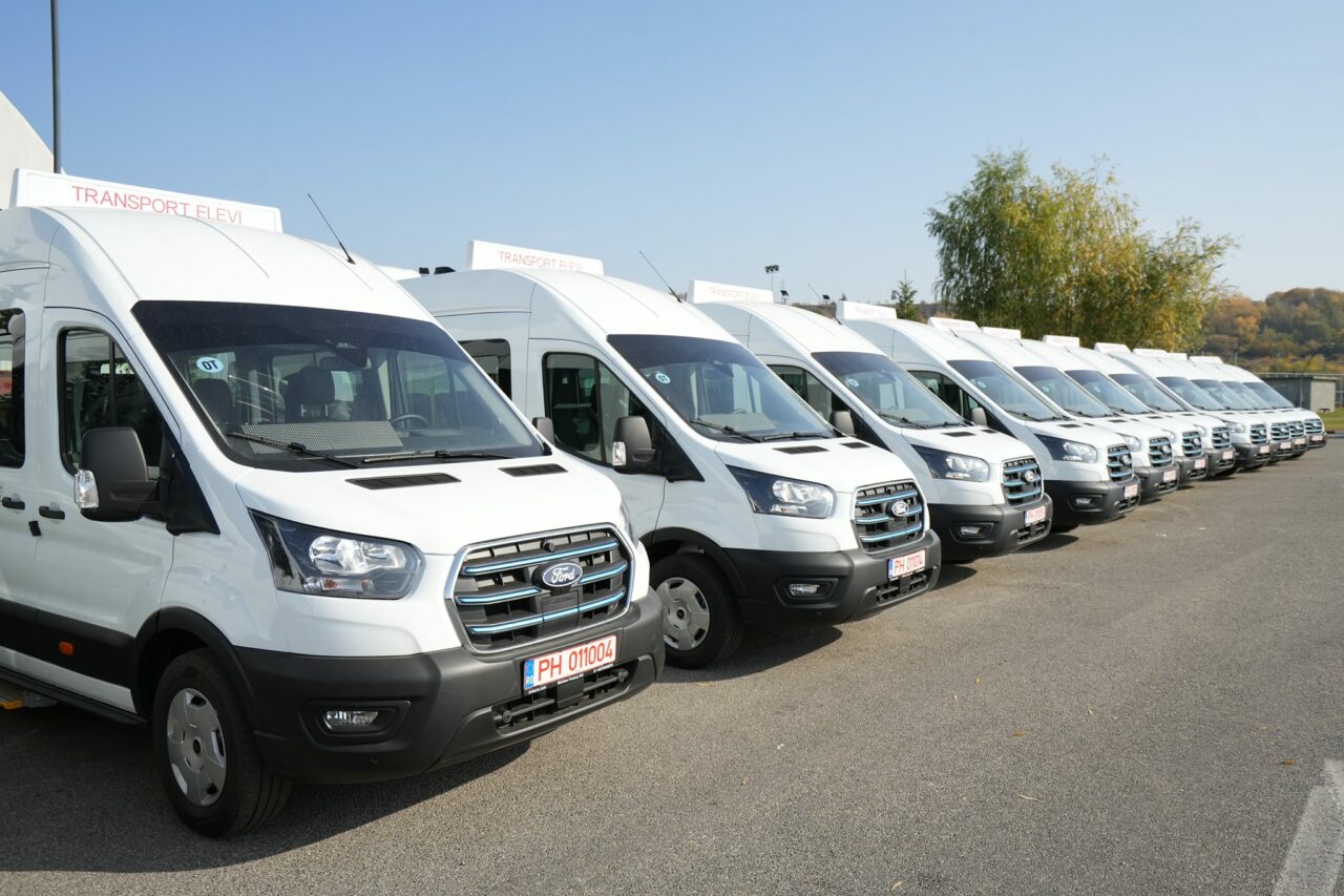 (P) Transport școlar ecologic pentru elevii din județul OLT: 15 microbuze electrice achiziționate prin fonduri europene
