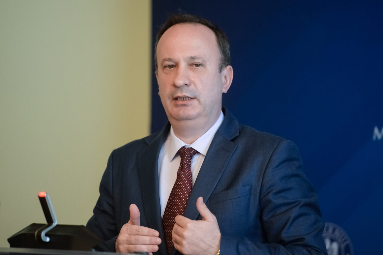 Adrian CÂCIU: Puterea de cumpărare, în CREȘTERE față de anul trecut, cu 37%, respectiv la 1290 lei, fata de 941 lei