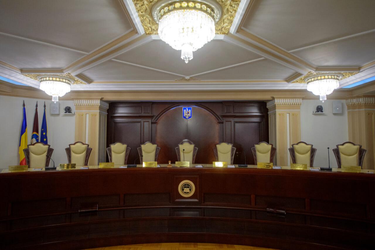 Respingerea candidaturii Dianei Șoșoacă, criticată de APADOR-CH: O lovitură pentru drepturile fundamentale / Cum ar putea fi modificată Constituția