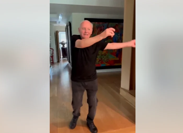 Anthony Hopkins, plin de energie la 86 de ani. Actorul a fost filmat dansând „Zorba Grecul”, iar imaginile au devenit VIRALE: „Unul la un milion!”
