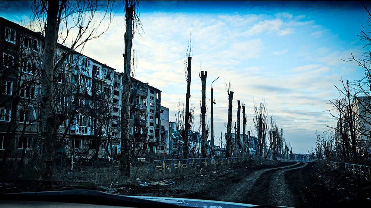 Motivele care au dus la retragerea armatei ucrainene din orașul strategic VUHLEDAR. Putin nu mai are răbdare, armata rusă schimbă tactica „din mers”