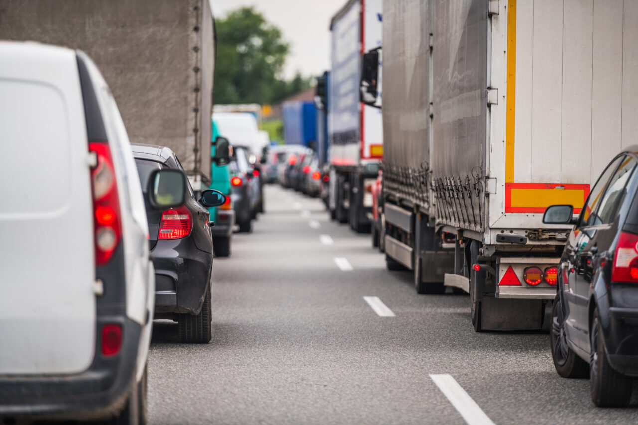 Șoferii din România ar putea plăti o TAXĂ de decongestionare a traficului. Proiectul de act normativ, inițiativa unui deputat PSD