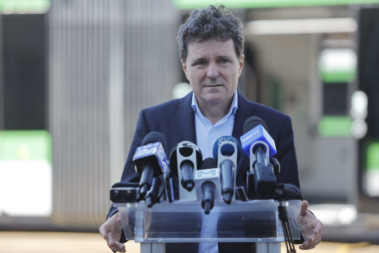 Nicuşor Dan: „Avem cel de-al 100-lea TRAMVAI din lotul 100 pe care compania Astra Arad le-a furnizat către Bucureşti”