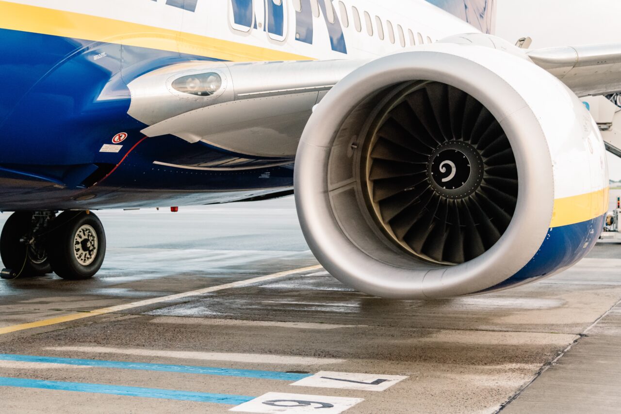Incident la aterizare cu un avion Ryanair cu 162 de pasageri. Anvelopa aeronavei a explodat