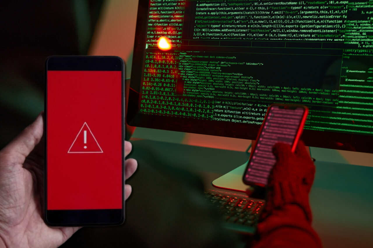 Înșelătoria care te-ar putea lăsa fără cont de WhatsApp. Hackerii se folosesc de un cod din 6 cifre