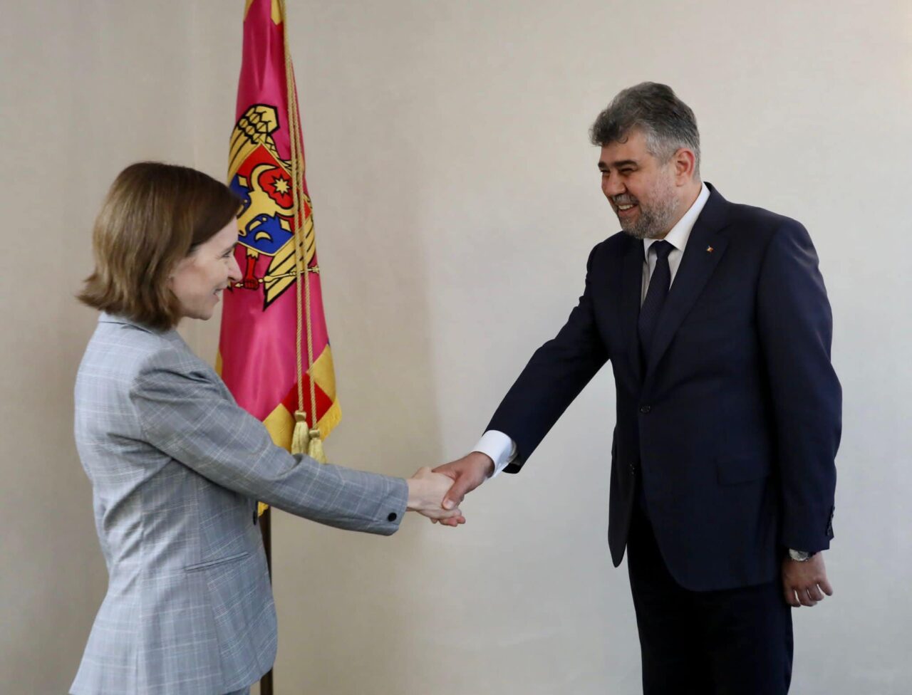 Marcel Ciolacu îi FELICITĂ pe cetățenii moldoveni și trage un semnal de alarmă: ,,Viitorul Republicii Moldova este doar către Vest”
