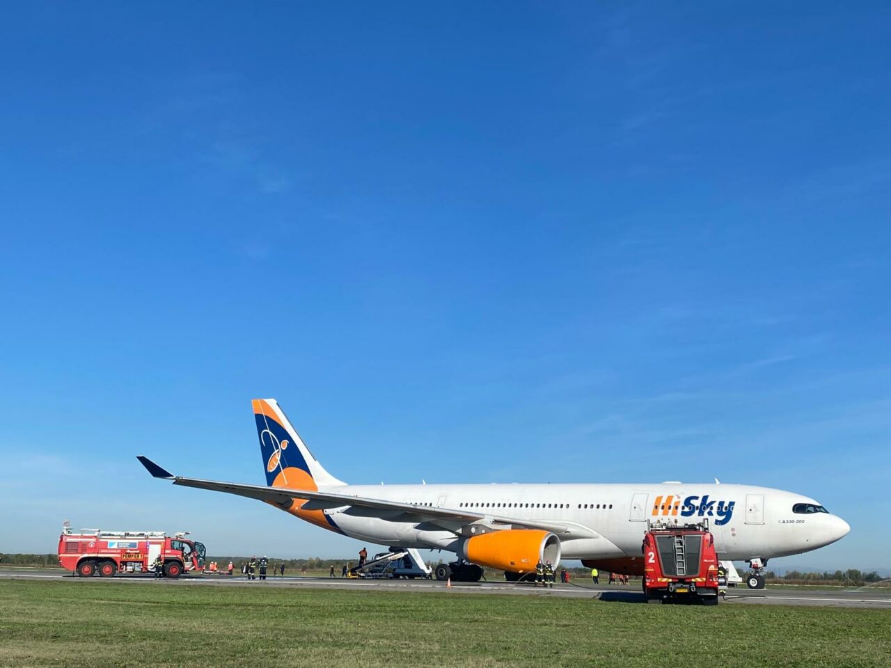 Peste o sută de salvatori au simulat intervenția la un INCENDIU la o aeronavă cu 200 de pasageri pe Aeroportul Otopeni. Care a fost scenariul