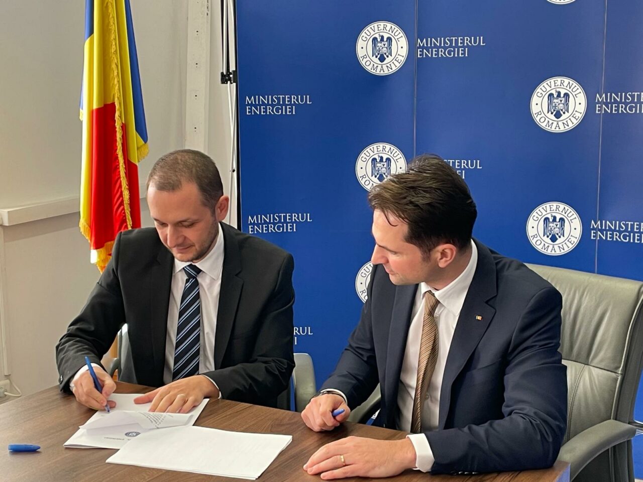 Primele contracte din PNRR pentru producția de panouri fotovoltaice și stocare. Sebastian Burduja: „Vom avea o energie mai sigură și mai ieftină”
