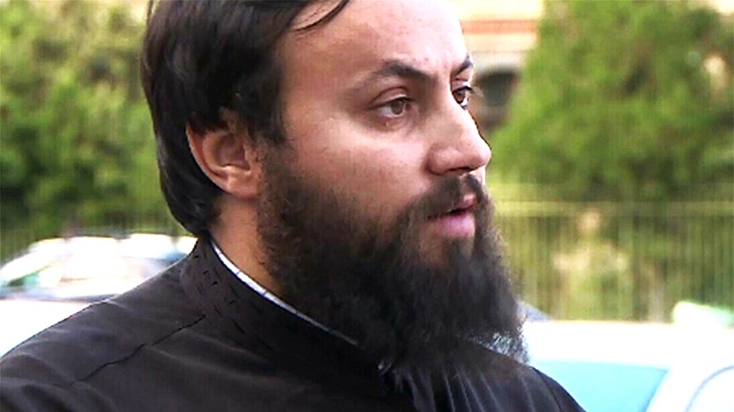 Călugărul care l-a acuzat pe Aurel Bălășoiu că l-a constrâns să întrețină acte sexuale CANDIDEAZĂ la Camera Deputaților. Pe lista cărui partid se află