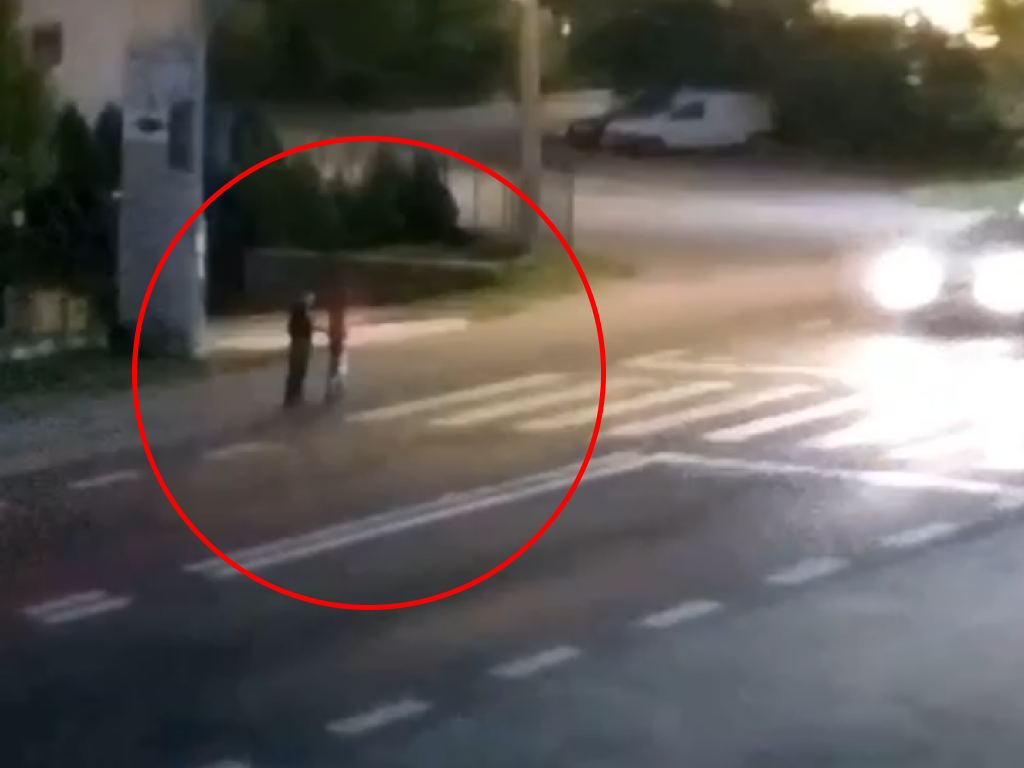 La un pas de tragedie. Minor de 11 anj, LOVIT din plin pe trecerea de pietoni de o mașină condusă de o șoferiță neatentă