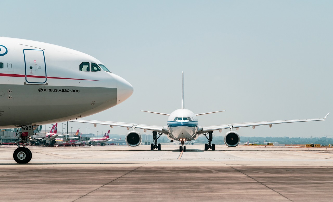 Perioada ideală pentru a achiziționa cele mai IEFTINE bilete de avion. Ponturi pentru a avea parte de cele mai bune oferte